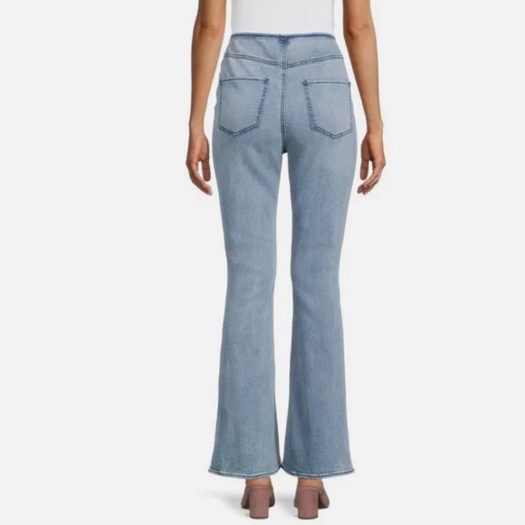 TINSELTOWN Plus Size 1X Light Wash Pull On Flare Hi Rise Jeans Split Hem - Picture 4 of 13